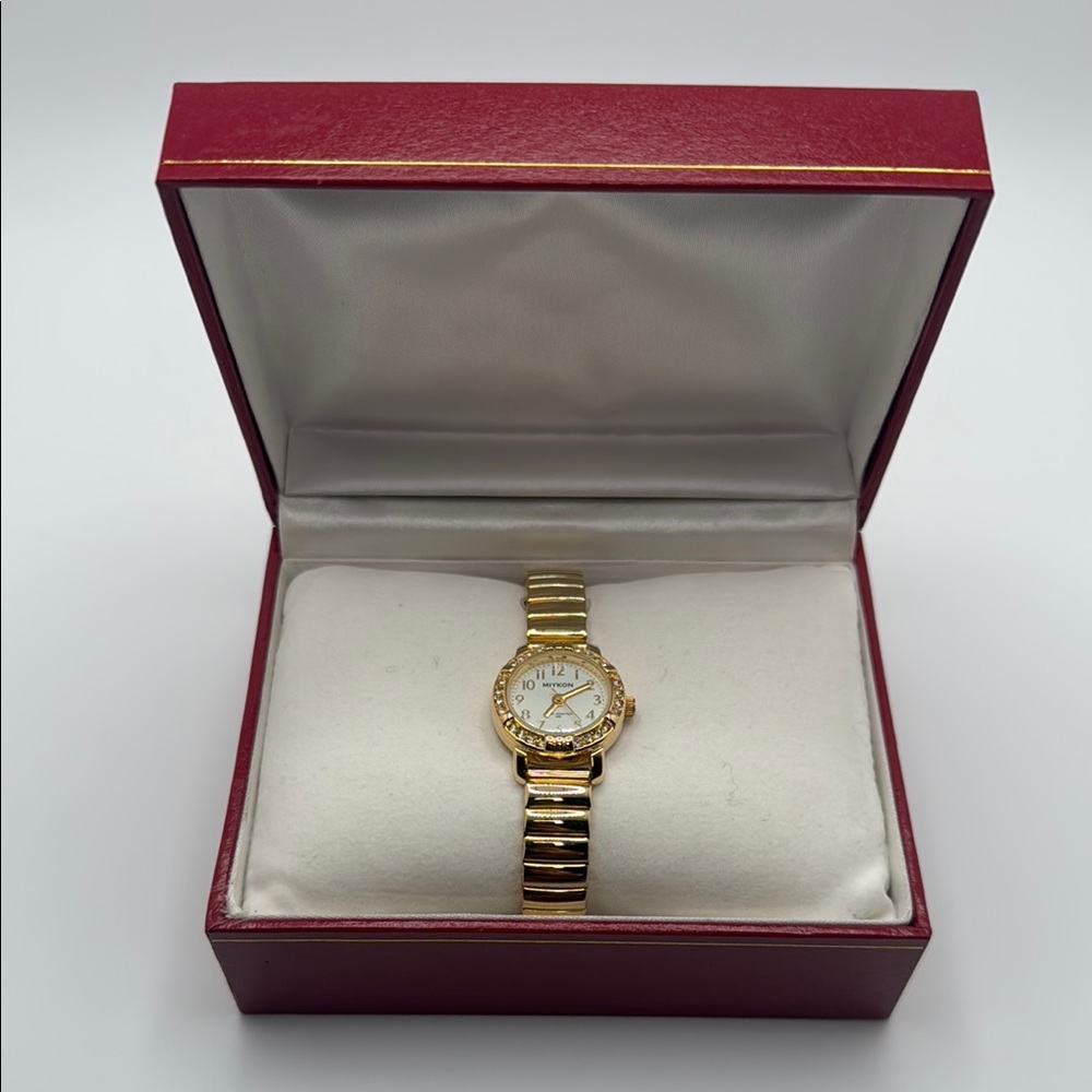 MIYKON Elegant Gold Women's Watch